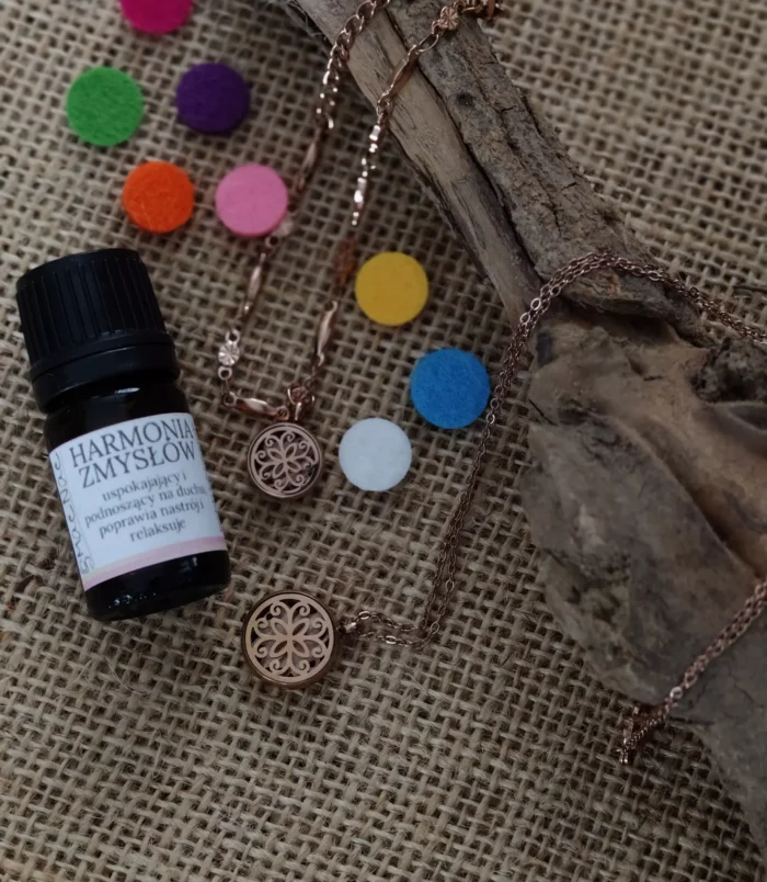 Bransoletka TCHNIENIE 2 Bransoletka aromaterapeutyczna z ażurowym medalionem i olejkiem eterycznym