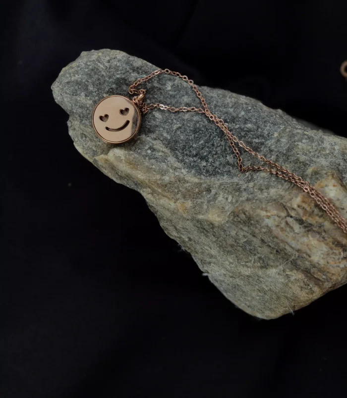 Naszyjnik DOBRO 1 Naszyjnik aromaterapeutyczny z buźką i olejkiem na wyciszenie.