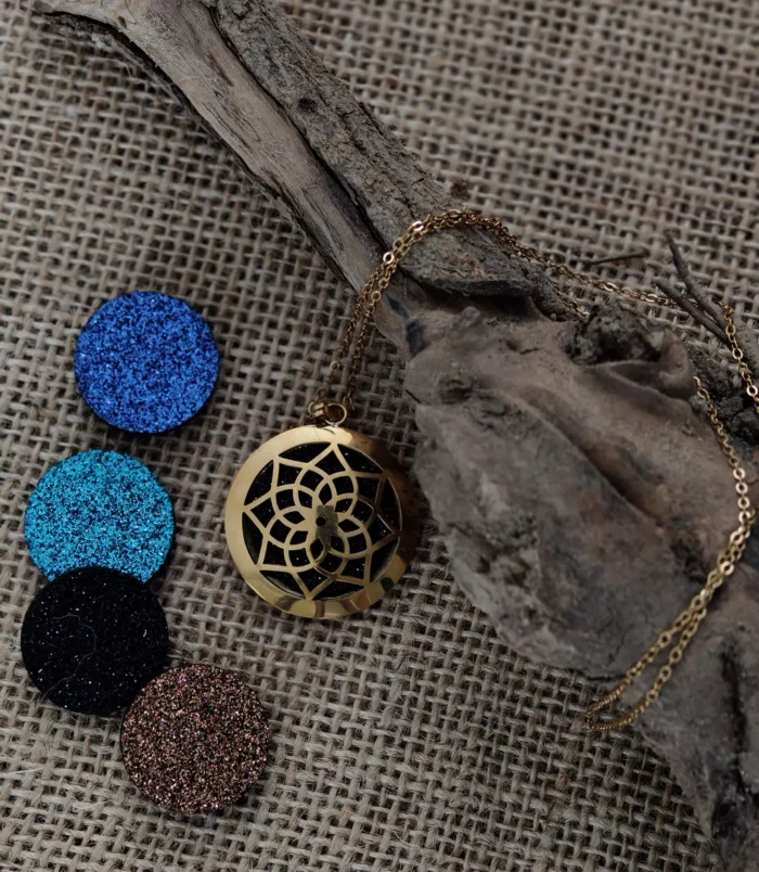 Naszyjnik ZŁOTY KWIAT 2 Naszyjnik aromaterapeutyczny z motywem kwiata.