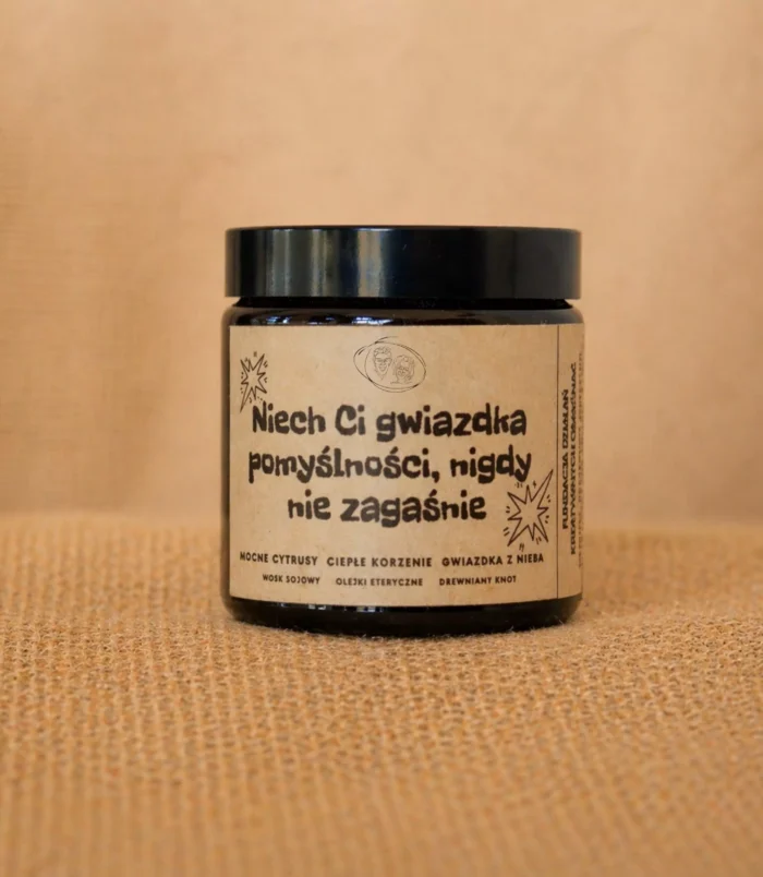 Świeca sojowa w szklanym, bursztynowym słoiczku z życzeniami na etykiecie Świeca sojowa w szklanym słoiczku - idealny prezent